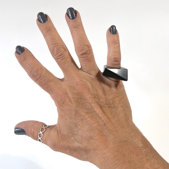 Vintage 5.75 Lucite Ring Black Trapezoid Statement Mid Century Modern Geometric - Picture 12 of 16